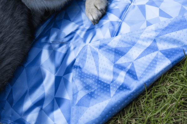 CoolPets Premium Cooling Mat XL (120x75cm)